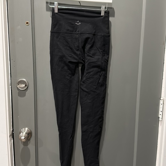 Beyond Yoga black leggings - Picture 4 of 6